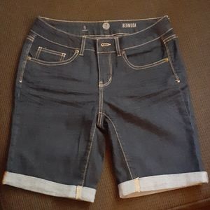 Bermuda jean shorts